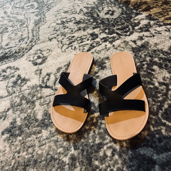 Forever21 Sandals - Picture 2 of 4